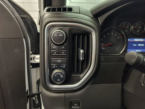 Used 2021 Chevrolet Silverado 1500 LT w/ Z71 Off-Road Package AWD/4WD image 25