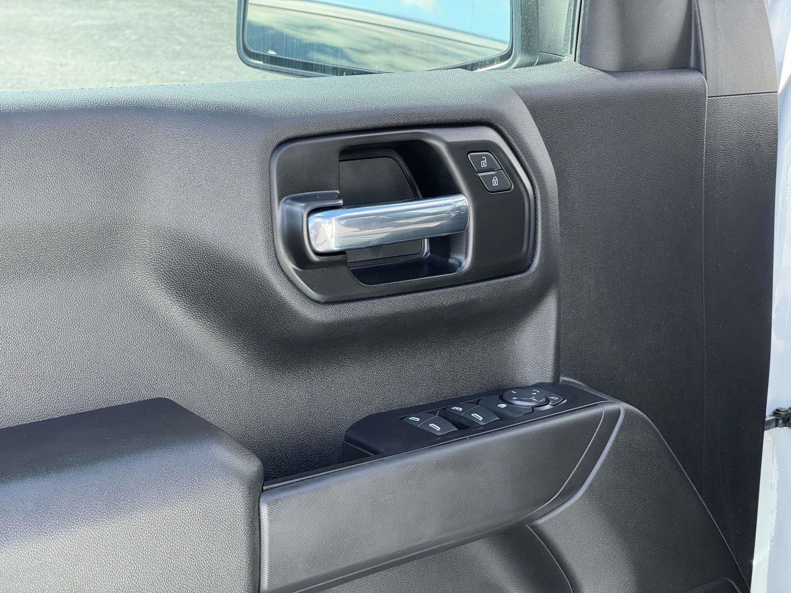 Used 2020 Chevrolet Silverado 1500 Custom w/ Custom Value Package AWD/4WD image 18