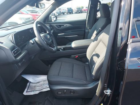 Used 2025 Chevrolet Traverse LT w/ Driver Confidence Package AWD/4WD image 13