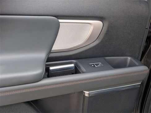 Used 2025 Ford Expedition Active image 26