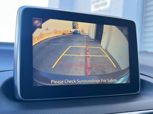 Used 2016 MAZDA MAZDA3 i Touring image 19