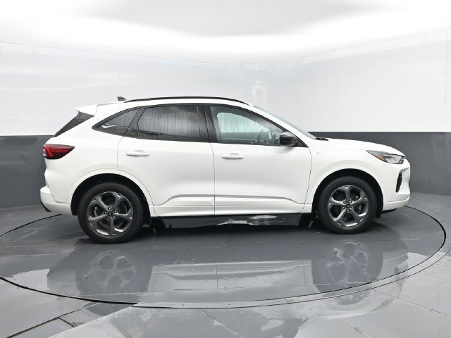 Used 2023 Ford Escape ST-Line w/ Tech Pack #1 AWD/4WD image 4
