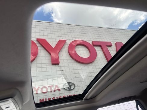 Used 2019 Toyota 4Runner SR5 Premium AWD/4WD image 18