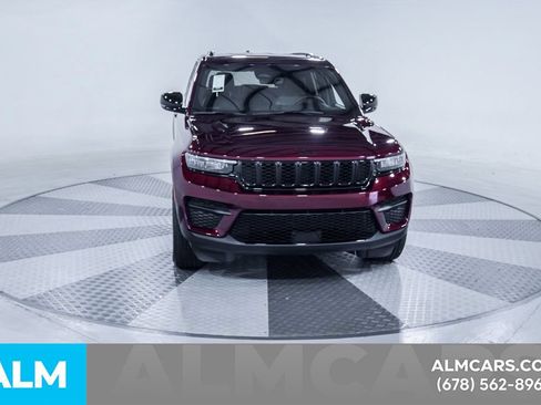 Used 2025 Jeep Grand Cherokee Altitude AWD/4WD image 14