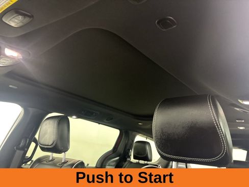 Used 2025 Chrysler Pacifica Limited FWD image 12