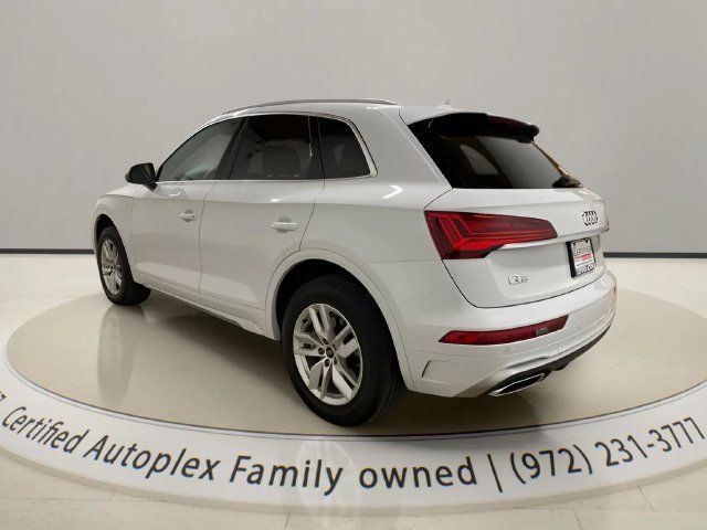 Used 2023 Audi Q5 2.0T Premium w/ Convenience Package AWD/4WD image 3