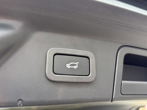 Used 2021 Land Rover Range Rover Velar R-Dynamic S image 19