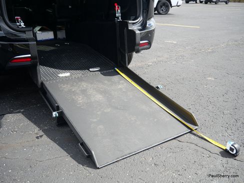 Used 2025 Chrysler Pacifica Select FWD image 19