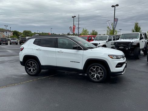 Used 2025 Jeep Compass Limited AWD/4WD image 8