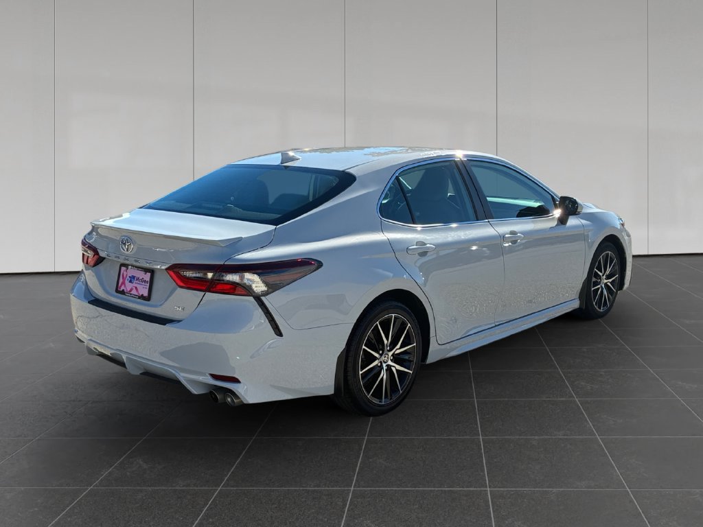 Used 2024 Toyota Camry SE w/ Cold Weather Package FWD image 6