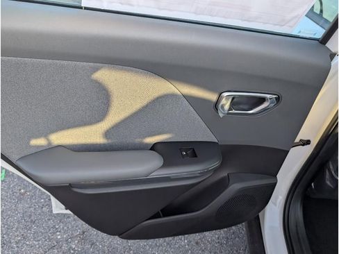 New 2025 Kia K4 EX image 10