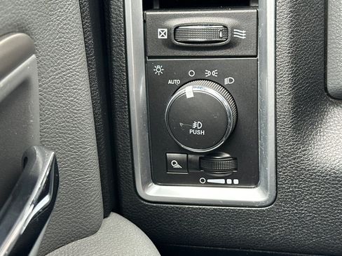 Used 2018 RAM 1500 Classic SLT w/ Luxury Group AWD/4WD image 29