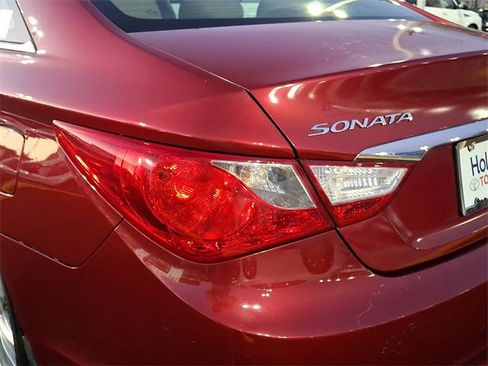 Used 2012 Hyundai Sonata Limited w/ Navigation Pkg image 15