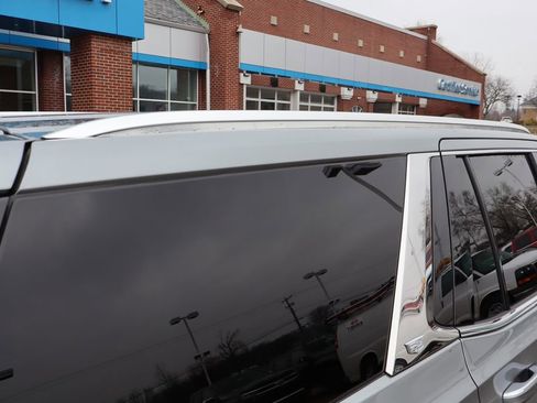 Used 2024 Cadillac Escalade Premium Luxury image 41