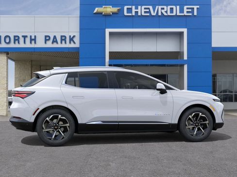 New 2025 Chevrolet Equinox EV LT image 5