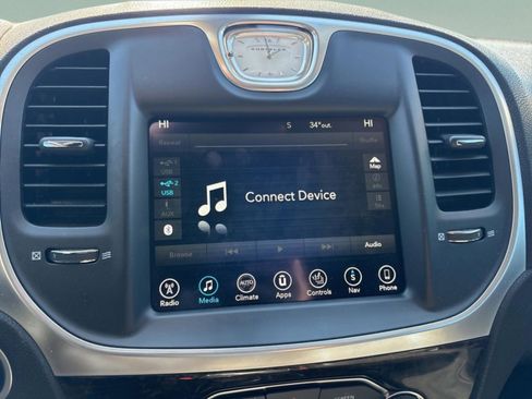 Used 2017 Chrysler 300 C image 16