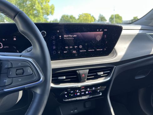 Used 2024 Buick Encore GX Avenir w/ Avenir Convenience Package FWD image 31