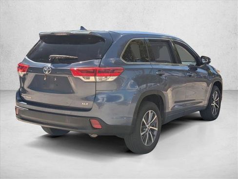 Used 2018 Toyota Highlander XLE image 5