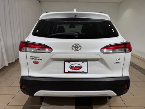Certified 2022 Toyota Corolla Cross LE w/ Moonroof Package AWD/4WD image 4