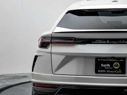 Used 2022 Lamborghini Urus image 16