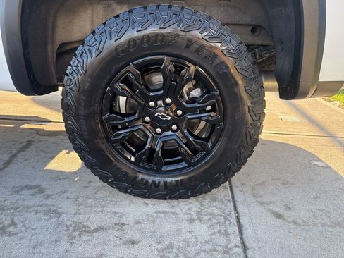 Used 2022 Chevrolet Silverado 1500 ZR2 w/ Technology Package image 37