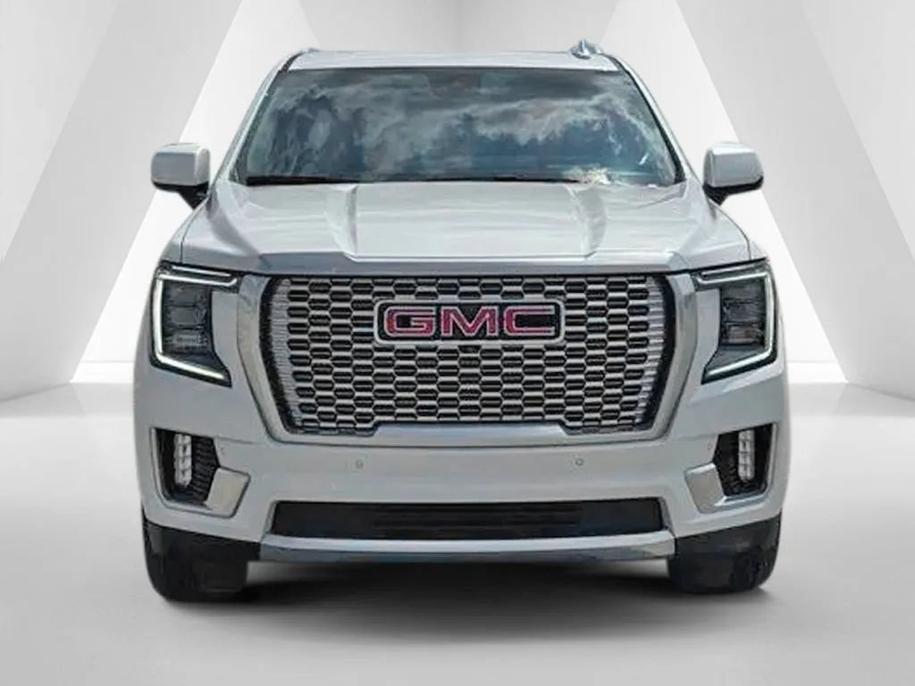 Used 2023 GMC Yukon Denali AWD/4WD image 2