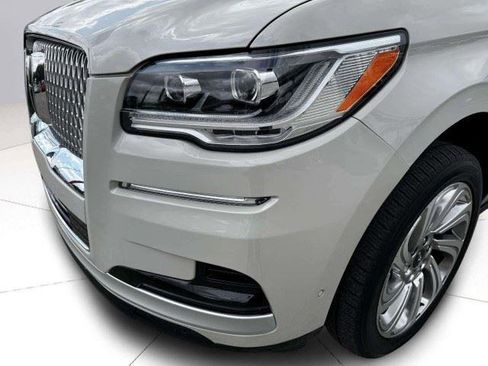 Used 2024 Lincoln Navigator L Reserve AWD/4WD image 12