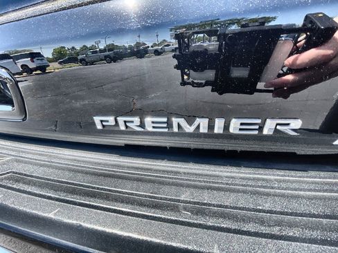 Used 2024 Chevrolet Tahoe Premier AWD/4WD image 35