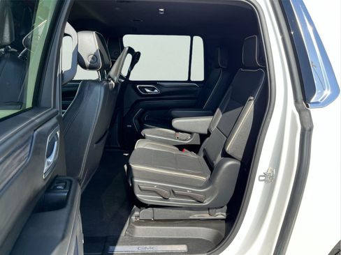 Used 2023 GMC Yukon XL SLT w/ SLT Luxury Package RWD image 16