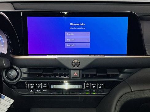 New 2025 Toyota Crown Signia image 9