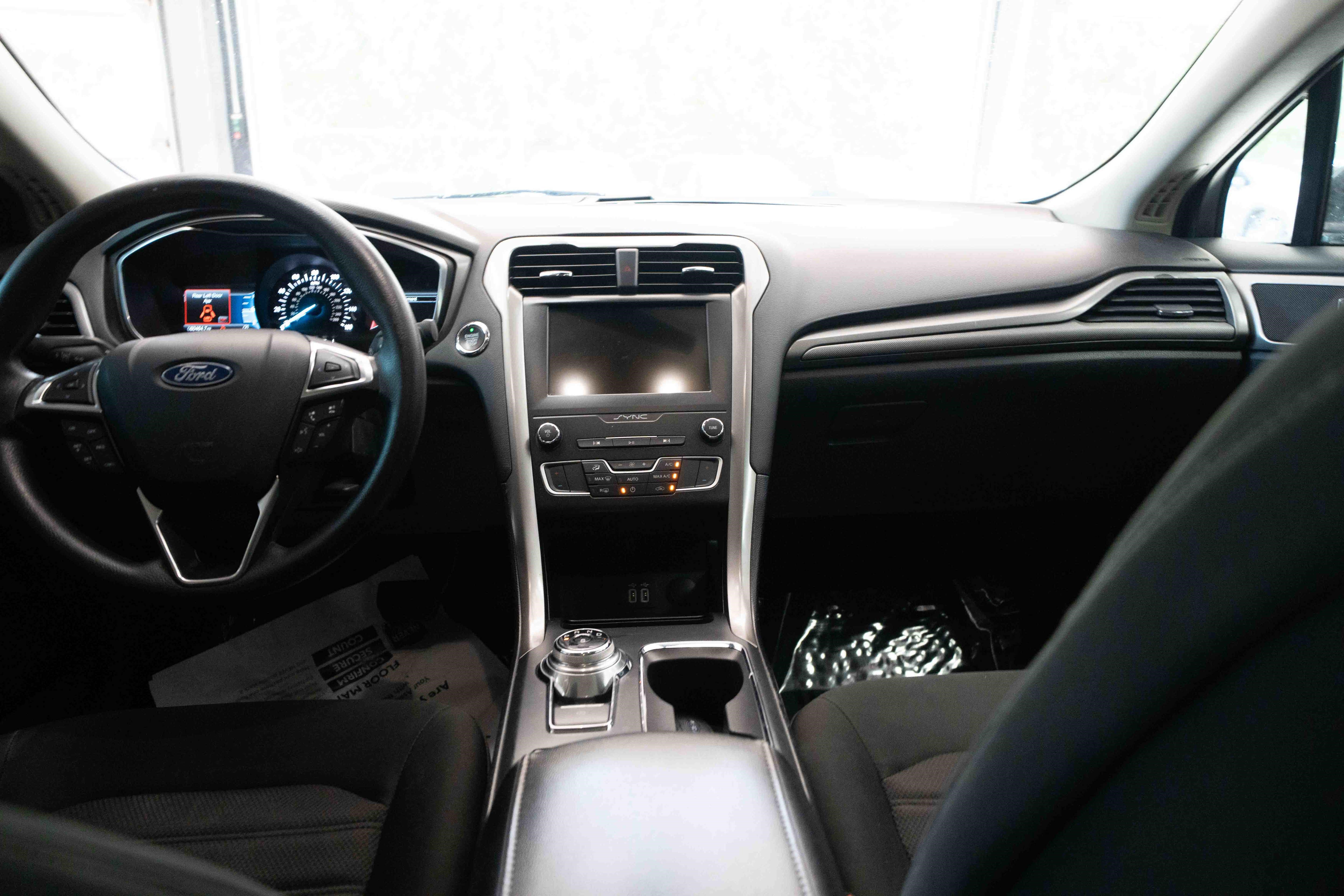 Used 2020 Ford Fusion SE FWD image 20