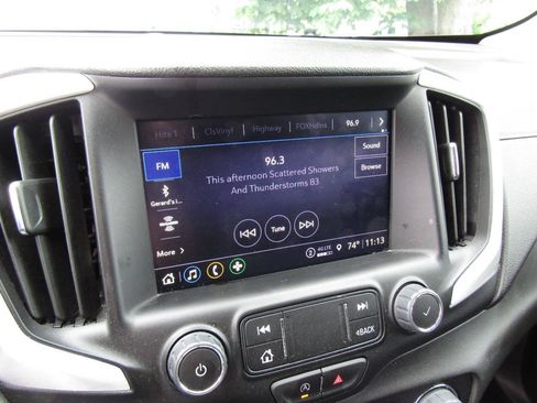 Used 2024 GMC Terrain SLT AWD/4WD image 15