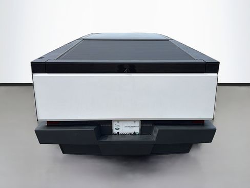 Used 2024 Tesla Cybertruck AWD Crew Cab image 4