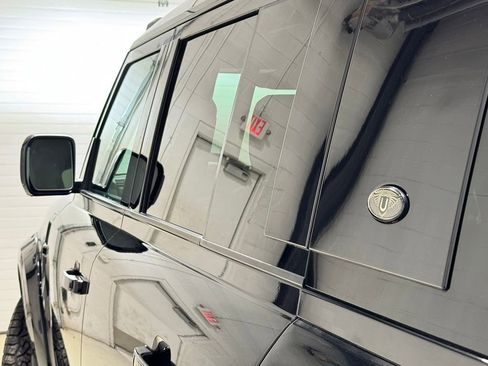 Used 2023 Land Rover Defender 110 X-Dynamic SE image 10