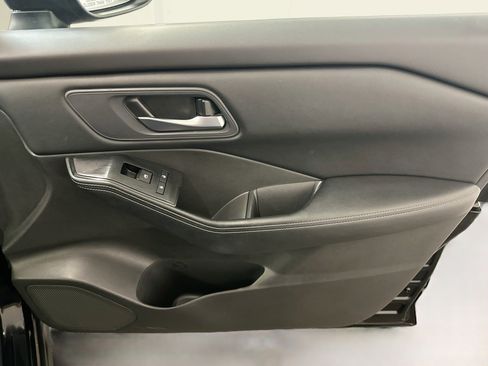 Used 2024 Nissan Rogue SV AWD/4WD image 33