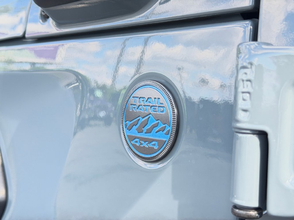 Used 2024 Jeep Wrangler Unlimited AWD/4WD image 16