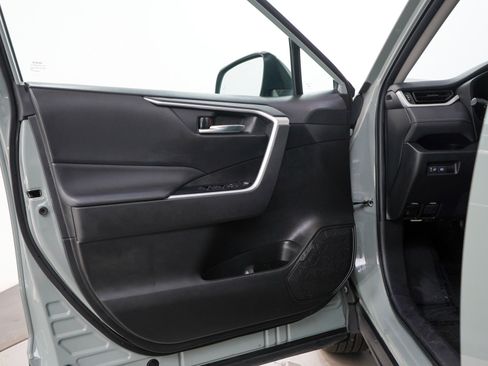 Used 2022 Toyota RAV4 XLE AWD/4WD image 19