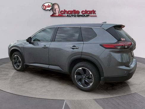 Certified 2025 Nissan Rogue SV FWD image 4