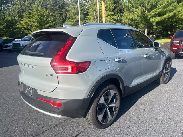 Used 2025 Volvo XC40 B5 Plus w/ Protection Package Premier AWD/4WD image 3