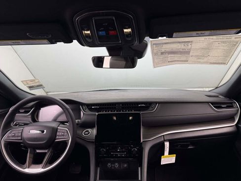 New 2025 Jeep Grand Cherokee Limited w/ Black Appearance Package image 22