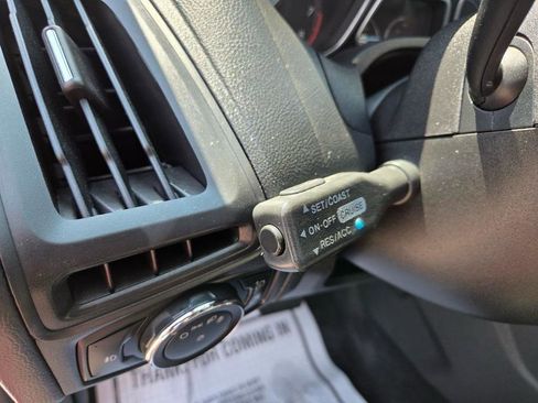 Used 2012 Ford Focus SE FWD image 23