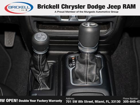 Used 2023 Jeep Wrangler Unlimited Sahara w/ Cold Weather Group AWD/4WD image 25