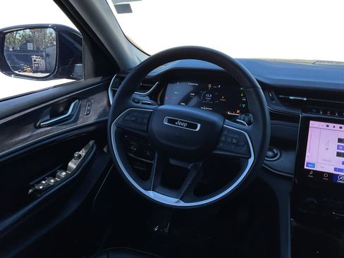 Used 2023 Jeep Grand Cherokee 4WD 4xe image 10