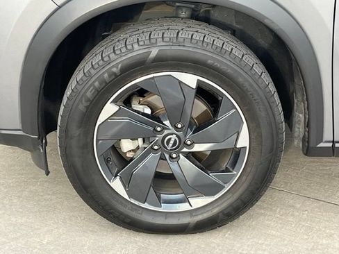 Used 2025 Nissan Rogue SV AWD/4WD image 5