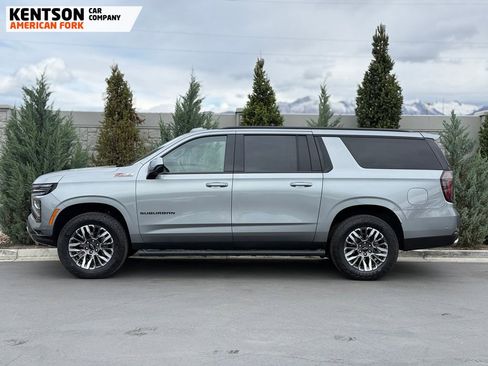 Used 2025 Chevrolet Suburban Z71 AWD/4WD image 4