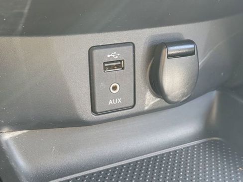 Used 2015 Nissan Rogue SV FWD image 26