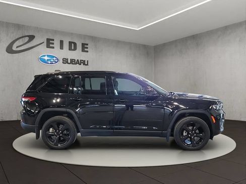 Used 2023 Jeep Grand Cherokee Altitude AWD/4WD image 5
