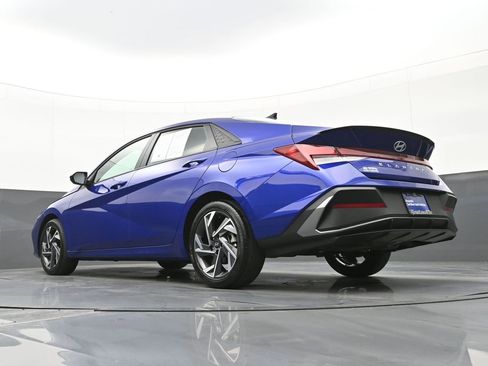 Certified 2025 Hyundai Elantra Sport image 41