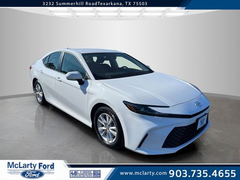 Used 2025 Toyota Camry LE image 1