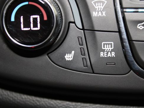 Used 2021 Chevrolet Traverse LT FWD image 40